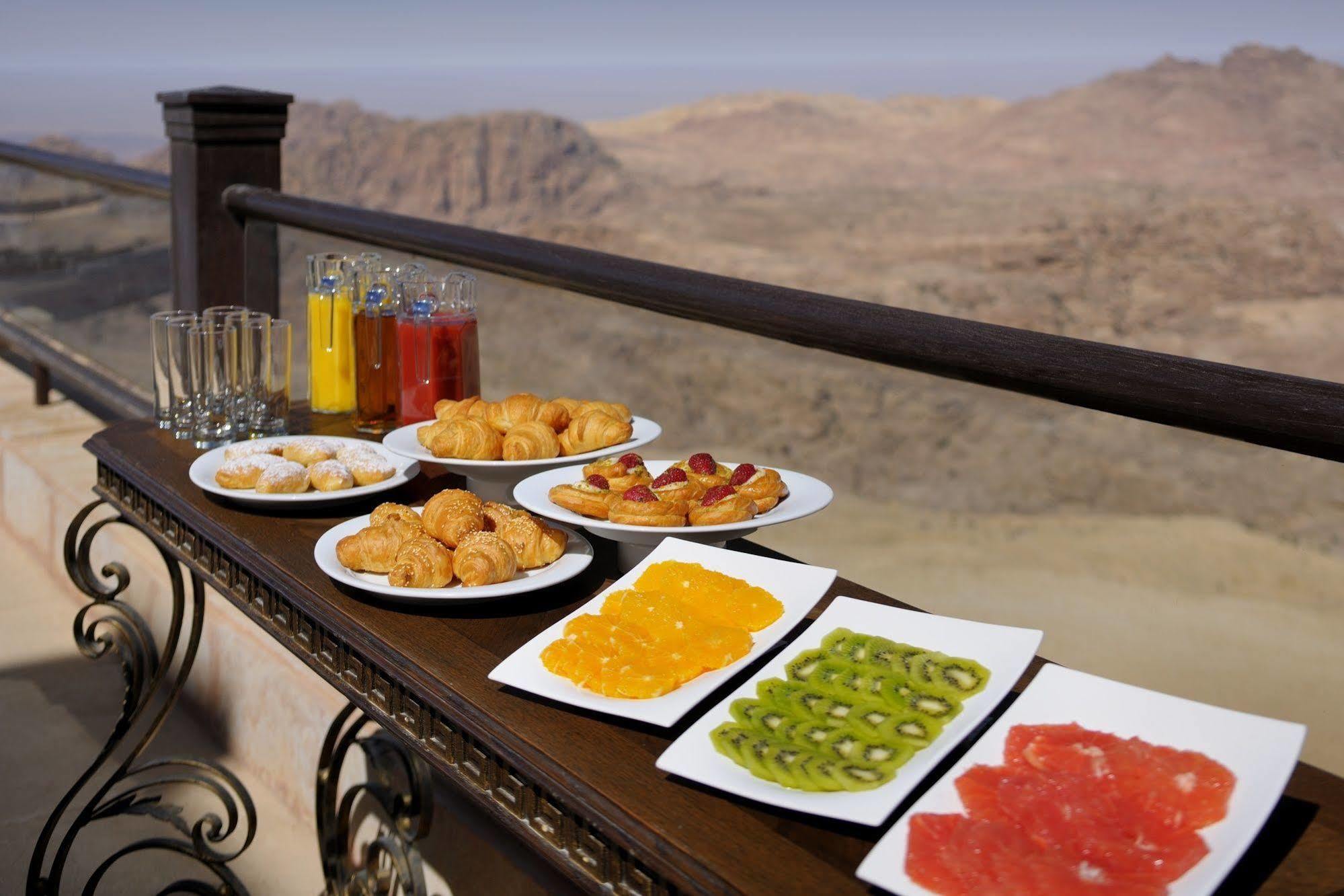 Petra Marriott Hotel Wadi Musa Esterno foto